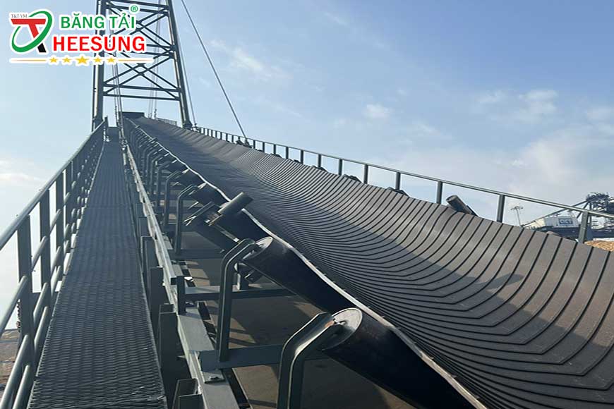 băng tải cao su gân V chở quặng