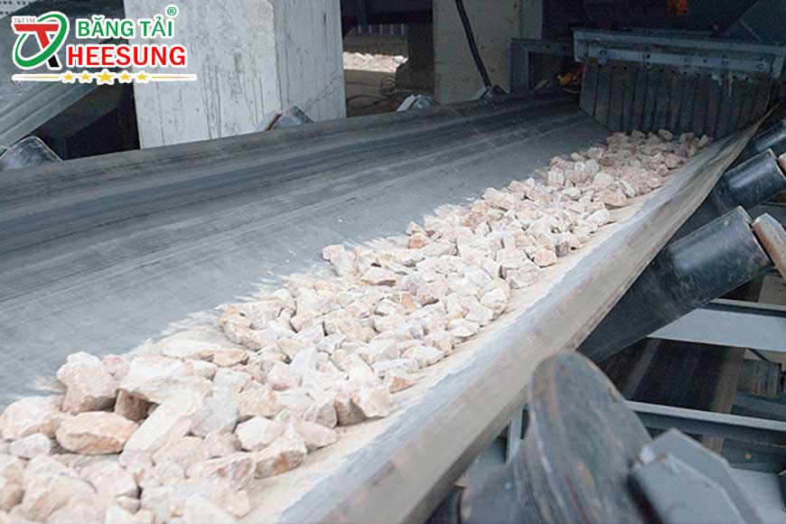 băng tải chở quặng giúp tối ưu hoạt động