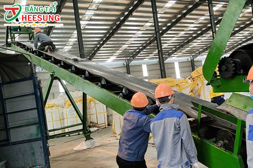 kiểm tra bề mặt băng tải