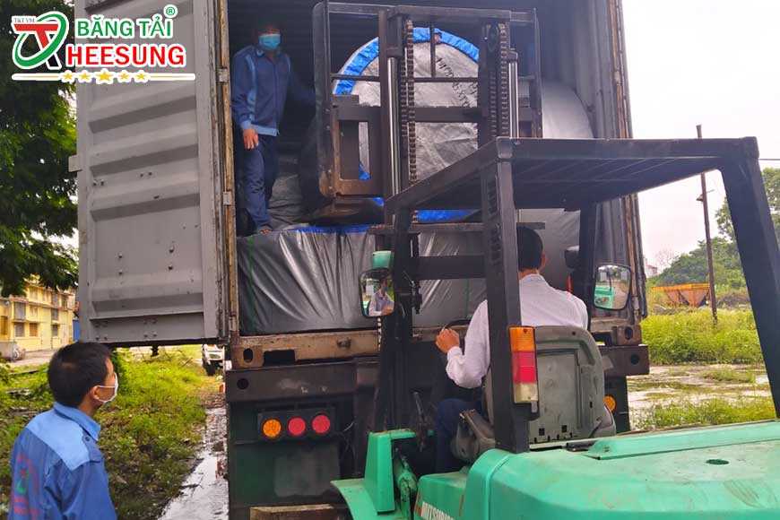 vận chuyển băng tải chở phế liệu