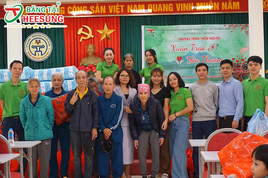 trao quà từ thiện