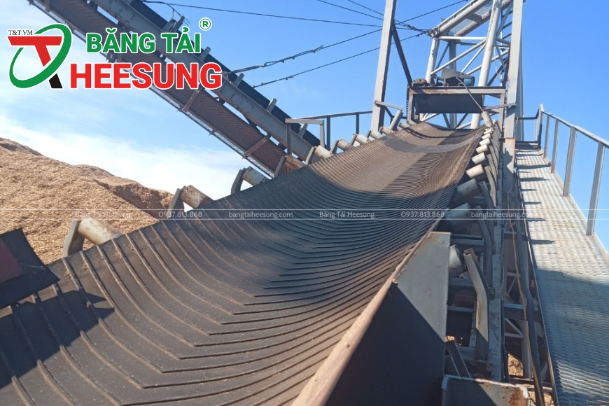 băng tải cao su gân V bốc hàng