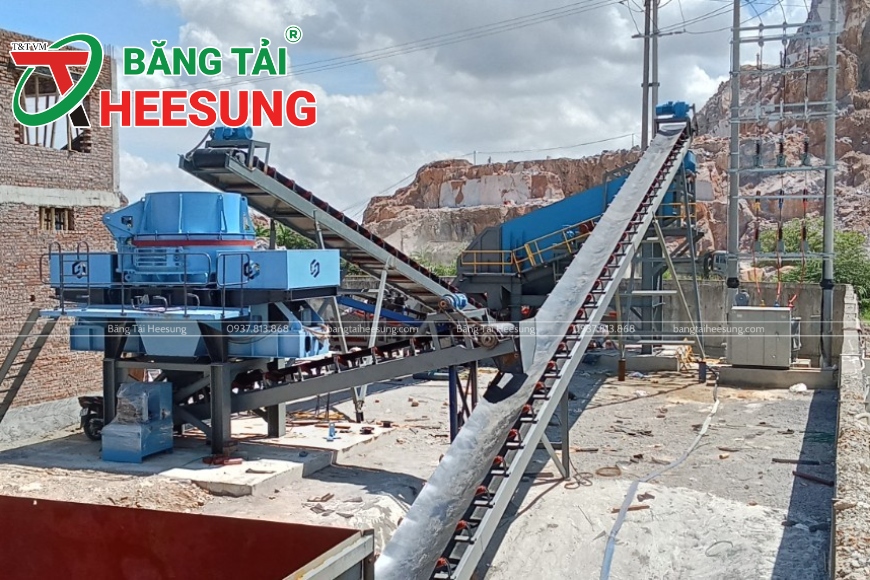 băng tải cao su trơn bốc hàng