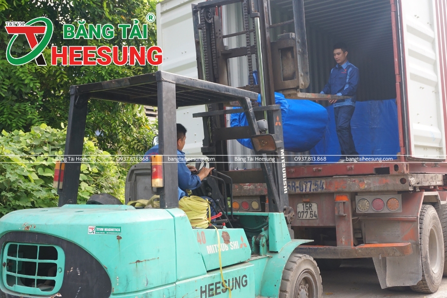giao băng tải cho khách hàng