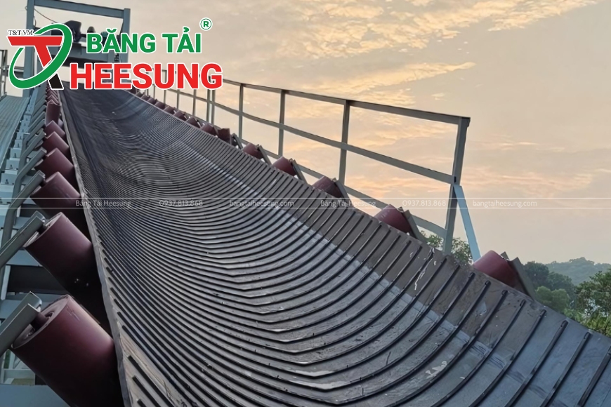 băng tải cao su gân V