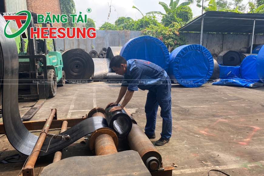 cuộn băng tải cao su trơn