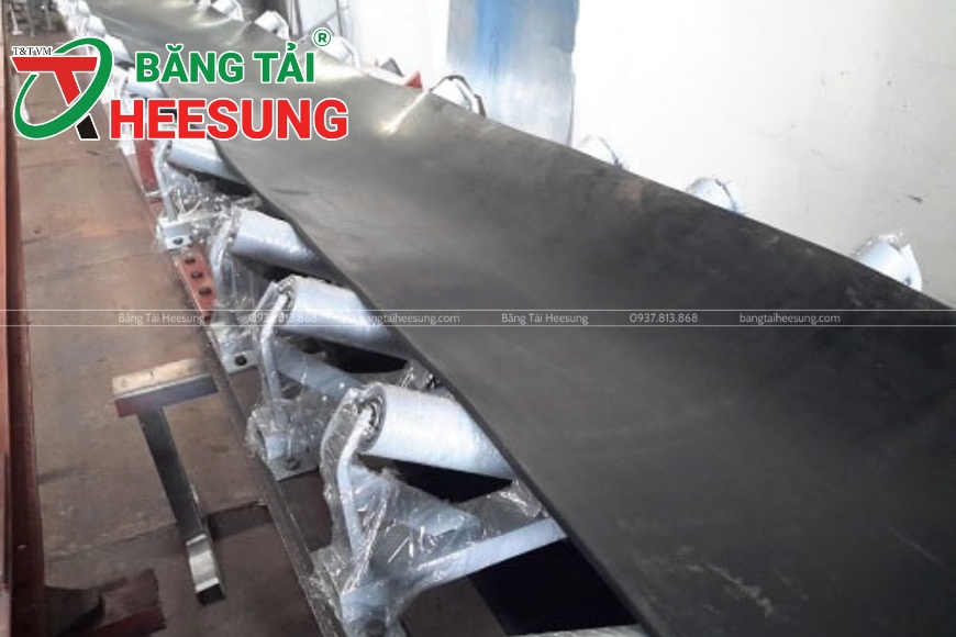 băng tải kháng mòn chở xi măng