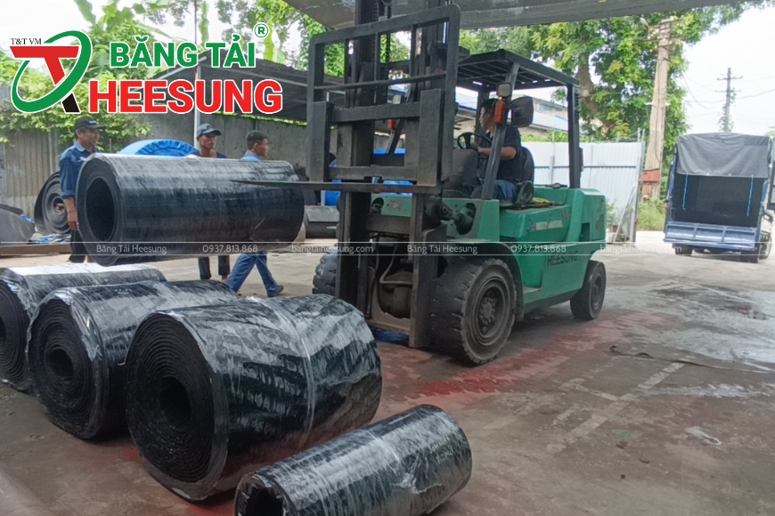 kho băng tải cao su gân V