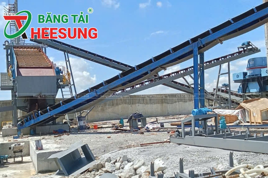 băng tải trong khai thác đá