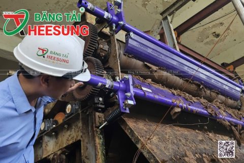 Giải đáp 5+ cách vệ sinh băng tải cao su PHỔ BIẾN, HIỆU QUẢ