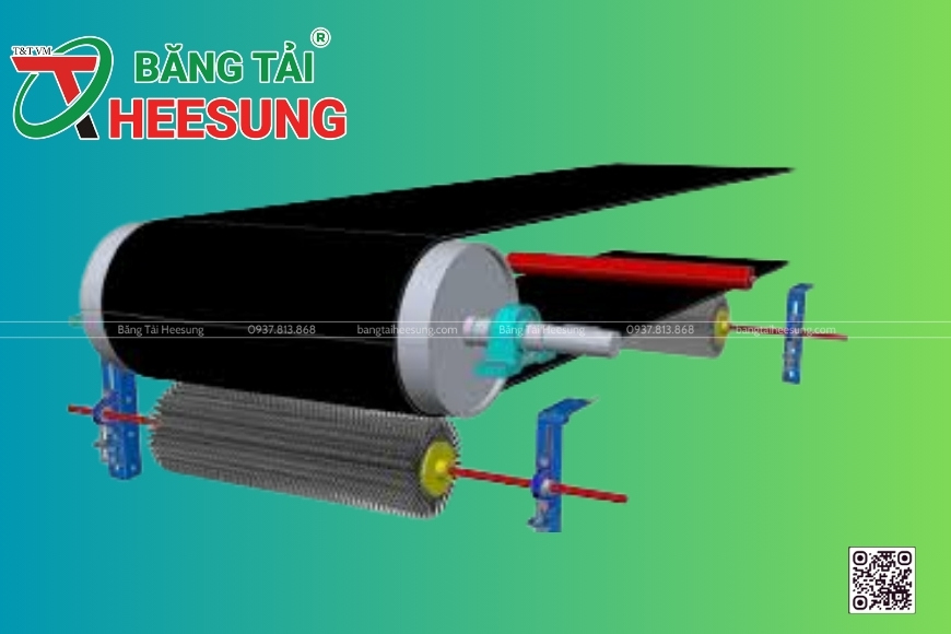 vệ sinh băng tải bằng con lăn chổi