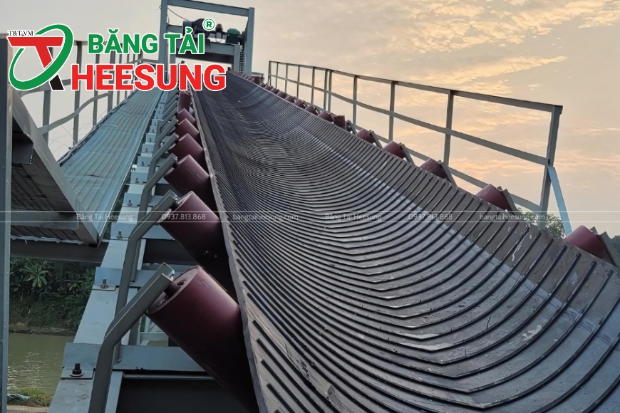 băng tải cao su gân V