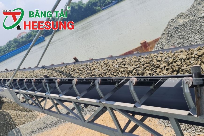 băng tải cáp thép trong chuyển đá