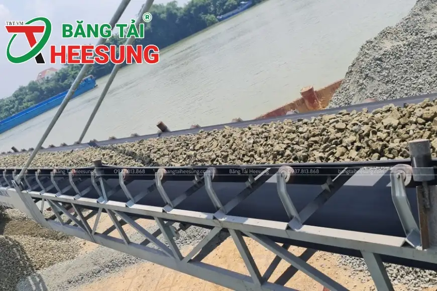 băng tải vận chuyển vật liệu