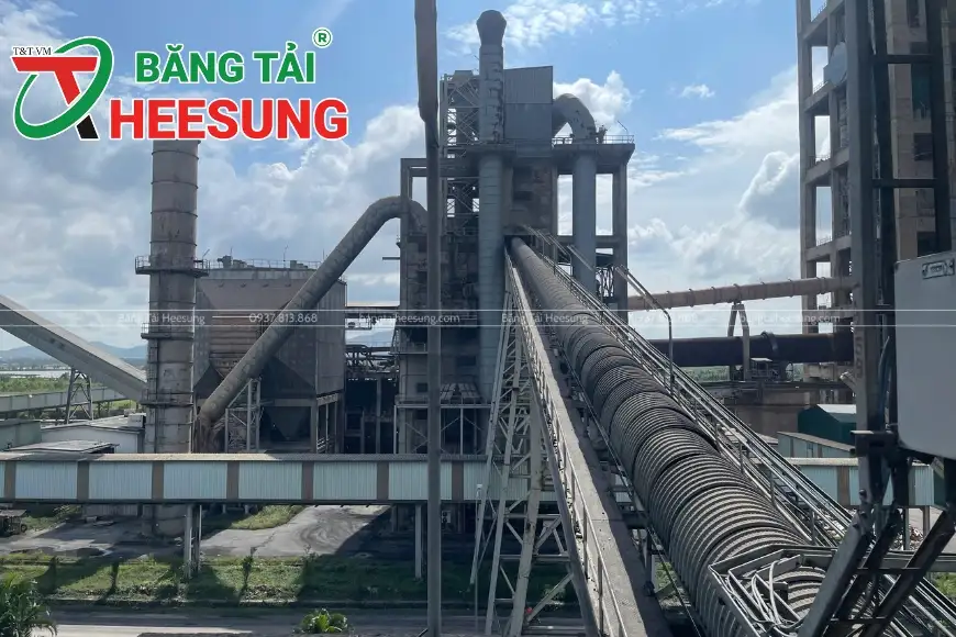 băng tải có mái che chống tia UV